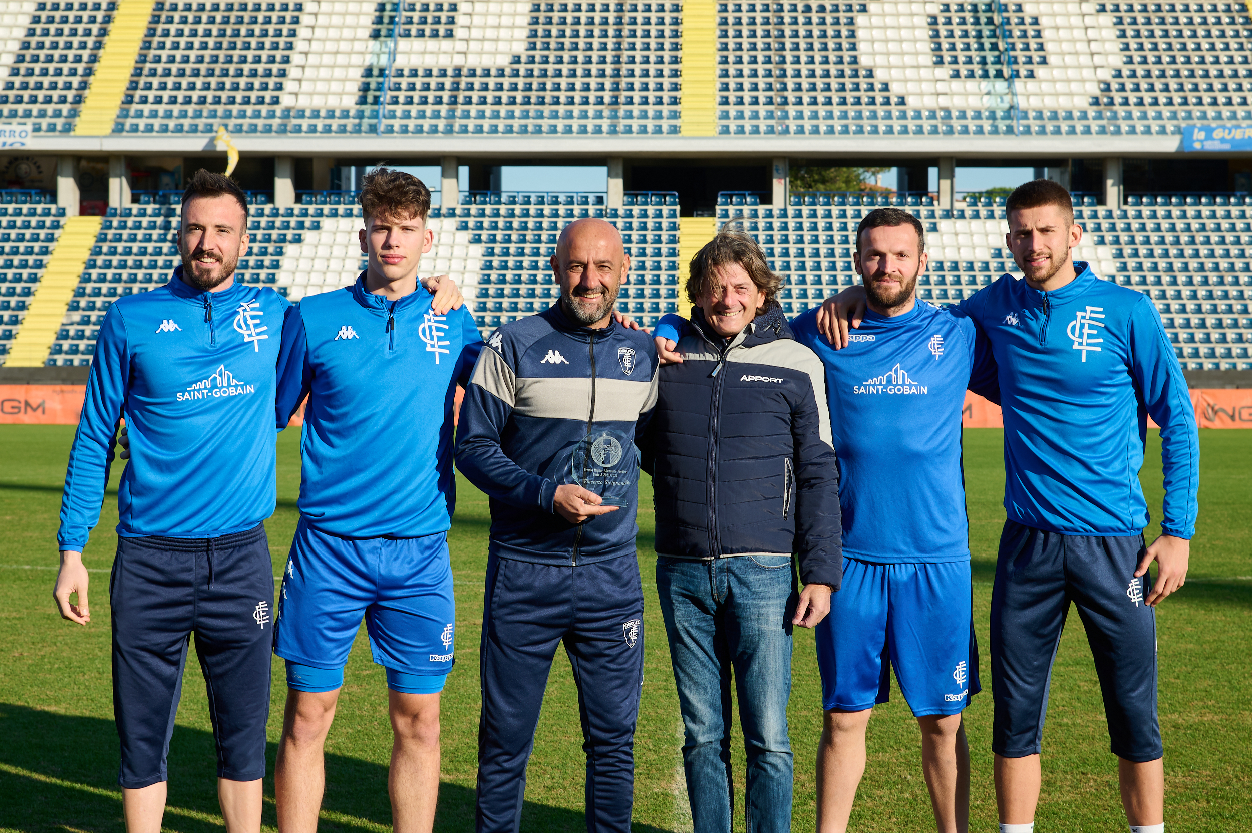 Mauro Marchisio consegna il premio miglior allenatore portieri a Vincezo Sicignano