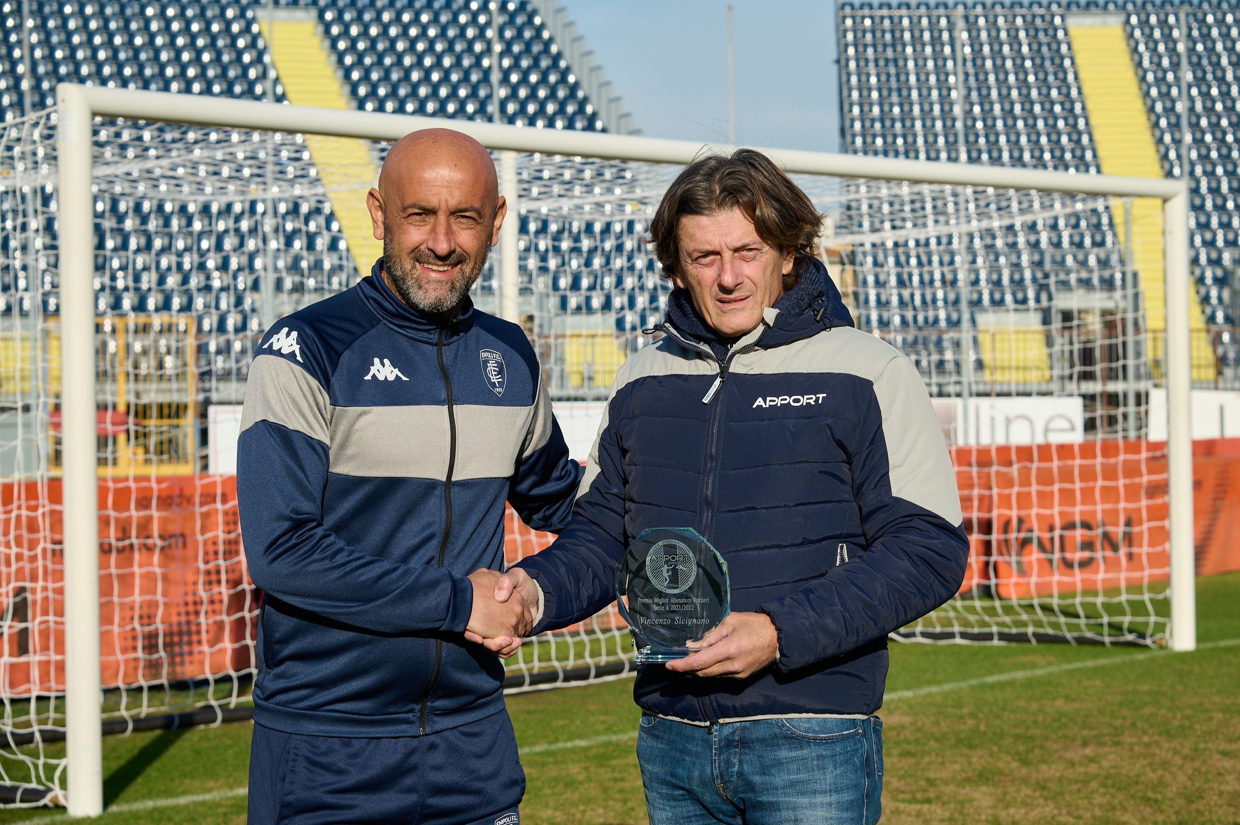 Mauro Marchisio consegna il premio miglior allenatore portieri a Vincezo Sicignano